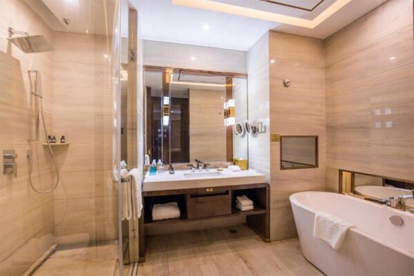 هتل Royal Garden Hotel Shanghai در شانگهای چین